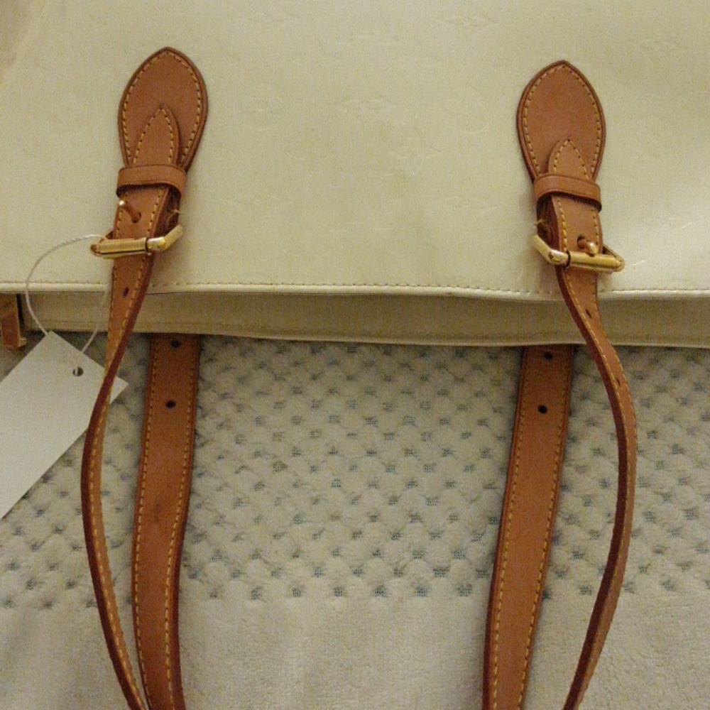 New LV tags still on, never used - Picture 7 of 8
